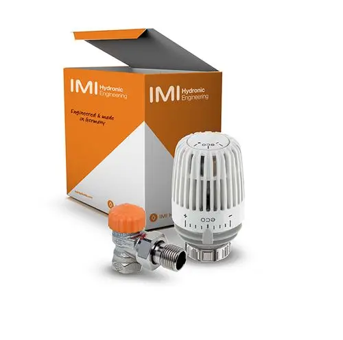Thermostatkopf und Ventil von IMI Hydronic Engineering in einer Verpackung. Das Ventil hat eine orangefarbene Abdeckung und ist für den Anschluss an Heizkörper geeignet.